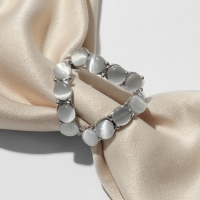 Муфта для платка &laquo;Треугольник&raquo;, цвет серый в серебре