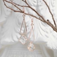 Серьги висячие со стразами &laquo;Капля с ромбом&raquo;, цвет белый в розовом золоте, 7,2 см