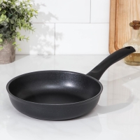 Сковорода &laquo;Традиция&raquo;, d=22 см, пластиковая ручка, антипригарное покрытие, цвет чёрный