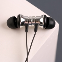 Беспроводные наушники на магните с микрофоном &laquo;Танк&raquo;, мод. VBT 1.0 ,9 х 13,5 см.