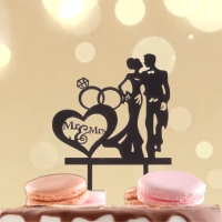 Топпер &laquo;Молодожёны и кольца&raquo;