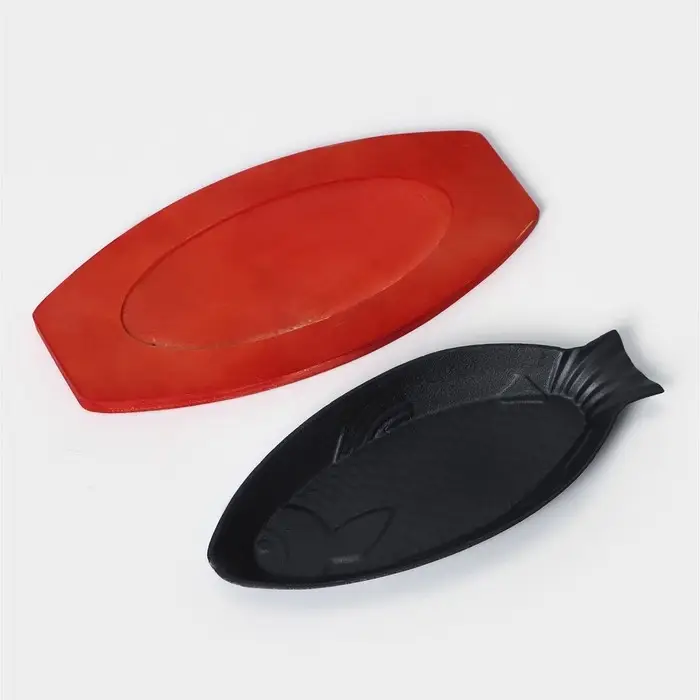 Сковорода чугунная на деревянной подставке &laquo;Рыбка&raquo;, 30&times;13&times;3 см, цвет чёрный