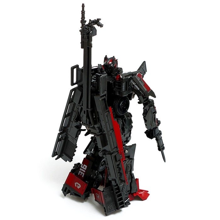 Робот &laquo;Огнеборец&raquo;, трансформируется, с элементами из металла