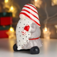 Сувенир керамика "Дед Мороз, серый кафтан, полосатый колпак, с колокольчиком" 15х11х9,5 см