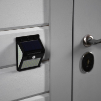 Садовый светильник на солнечной батарее с датчиком движения, накладной, 9.5 &times; 13 &times; 5 см, 150 LED, свечение белое