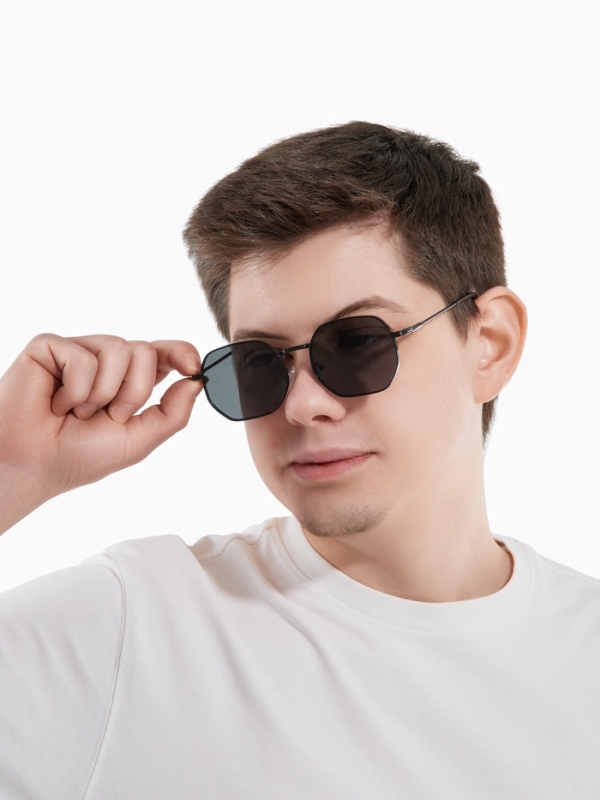 Очки солнцезащитные uv 400, дужка 12.8 см, ширина 12.8 см, линза 4.6 х 5.4 см