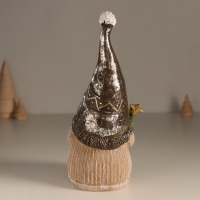 Сувенир полистоун свет "Дед Мороз в колпаке, с ёлкой" беж и шоколад 10,5х10,5х22 см