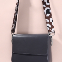 Ручка для сумки &laquo;Орнамент леопард&raquo;, стропа, с карабинами, 139 &plusmn; 3 &times; 3,8 см, цвет молочный