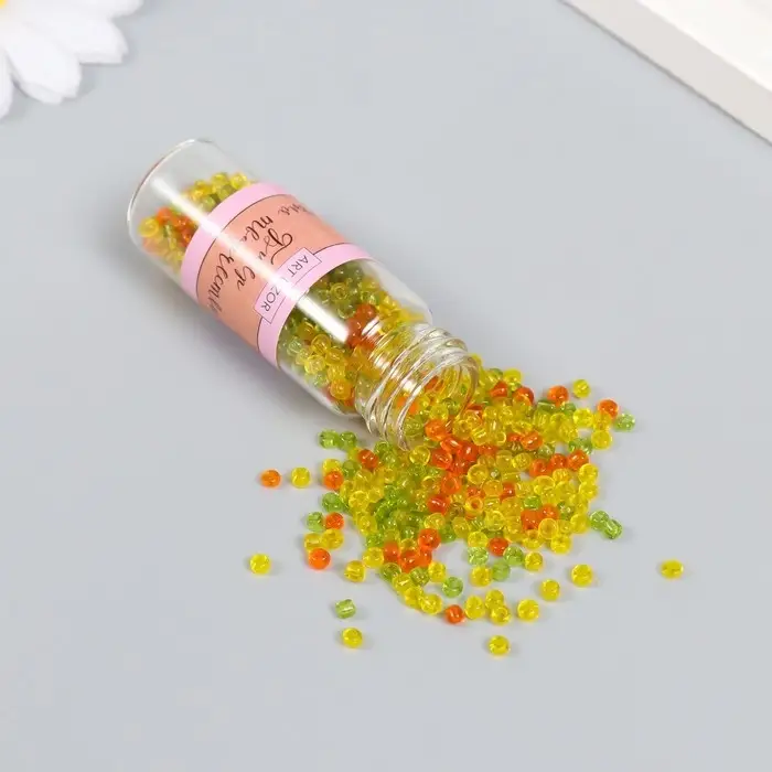 Бисер 8/0 в бутылочке "Полупрозрачный с цв.серединой. Осень" светится под УФ 20 гр 6х2х2 см