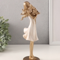 Сувенир полистоун "Девушка с охапкой подсолнухов" 9,5х7х23,5 см