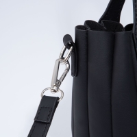 Сумка-тоут на магните, длинный ремень, цвет чёрный