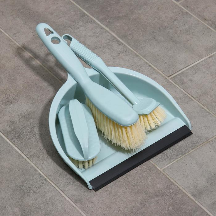 Щётки для уборки Доляна, 4 предмета: совок, 3 щётки, 30&times;21&times;12 см, цвет МИКС