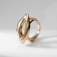 Кольцо металл &laquo;Тренд&raquo; губы, цвет золото, размер 16