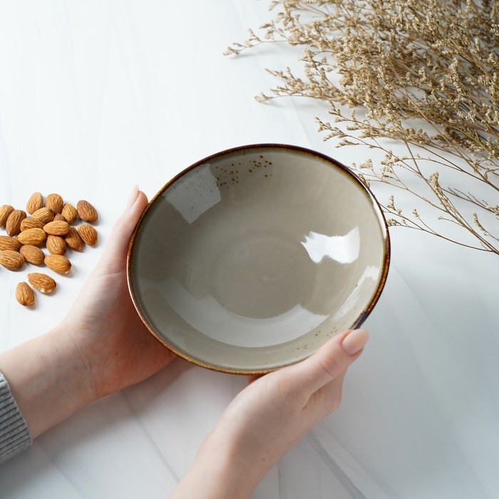 Салатник фарфоровый Magistro &laquo;Церера&raquo;, 400 мл, d=16,2 см, цвет коричневый