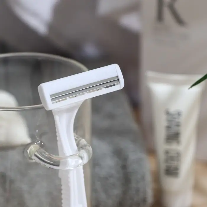 Набор бритвенный "Room" (бритва с двумя лезвиями, крем для бритья, 10г.) флоу-пак