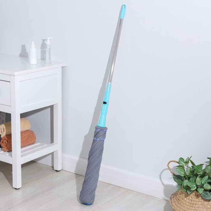 Швабра с отжимом Доляна, насадка из микрофибры &laquo;Чёрная&raquo;, телескопическая окрашенная ручка 120 см, цвет МИКС