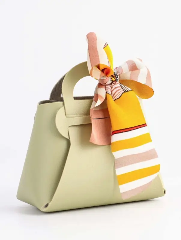 Кожанная подарочная сумочка 13 х12 х 5,5 см оливковая