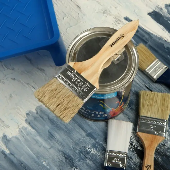 Кисть плоская ТУНДРА, смешанная щетина, деревянная рукоятка, 2.5", 63 мм