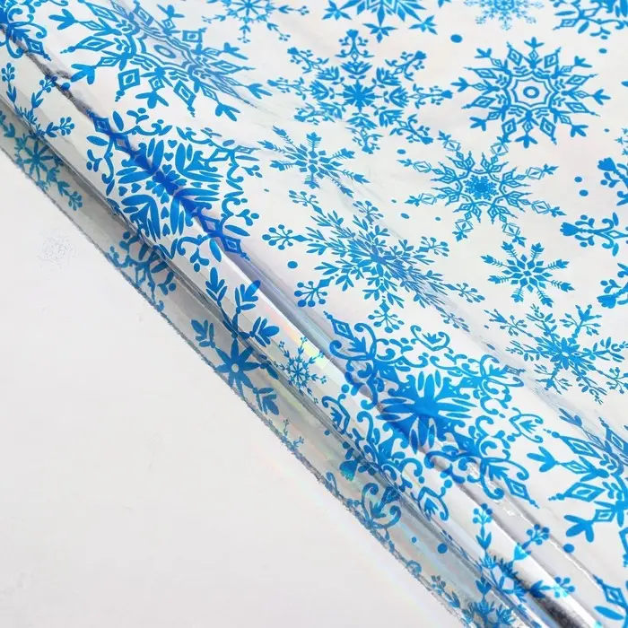 Плёнка упаковочная на Новый год полиграфичная &laquo;Снежинки с узором&raquo;, 100 х 70 см