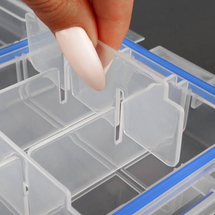 Органайзер для рукоделия, со съёмными ячейками, с подвесом, 15 отделений, 23 &times; 12 &times; 3,5 см, цвет прозрачный/синий