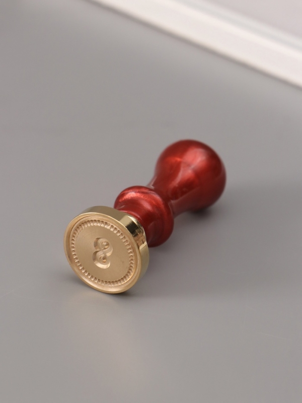 Печать для сургуча с пластиковой ручкой "Классика цифра 8" 2,5х2,5х6,3 см