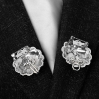 Зажим для кардигана &laquo;Ажур&raquo;, цвет радужный в серебре