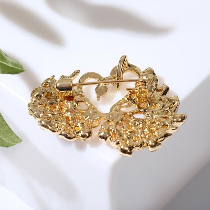 Брошь &laquo;Лебеди парочка&raquo;, цвет белый в золоте