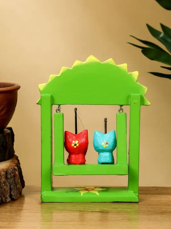 Сувенир "Котята на качелях" дерево 10х3,5х15 см, цв. зелёный