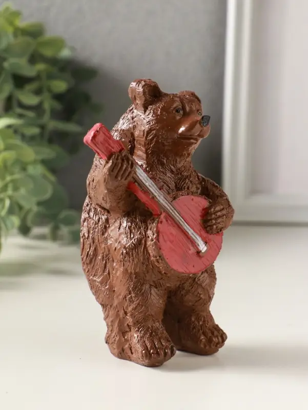 Статуэтка "Медведь с домрой" 11х7 см, коричневый