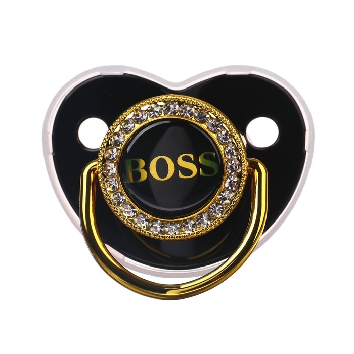 Соска - пустышка силиконовая ортодонтическая «BOSS», от 6 мес., с колпачком + держатель - цепочка, цвет черный/золото, стразы Соска - пустышка силиконовая ортодонтическая «BOSS», от 6 мес., с колпачком + держатель - цепочка, цвет черный/золото, стразы