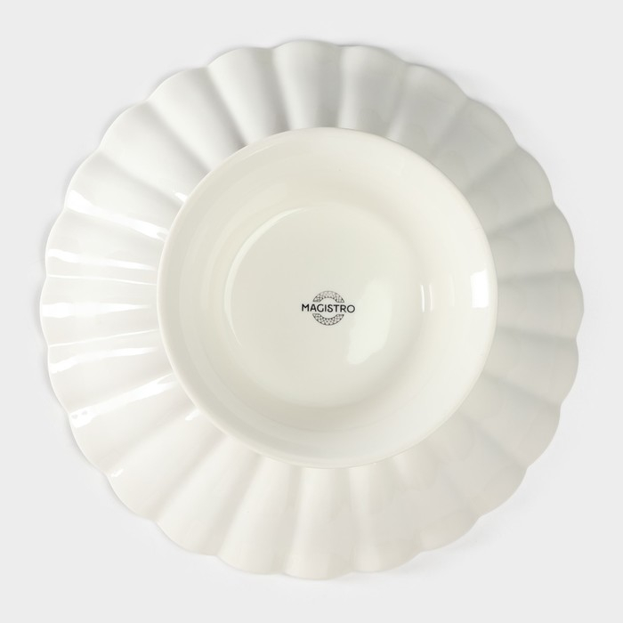 Подставка для тортов и десертов фарфоровая Magistro &laquo;Цветок&raquo;, d=25 см