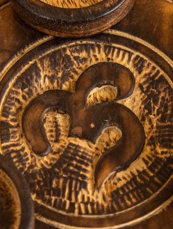 Подставка под благовония "Ом" дерево 16,5 см