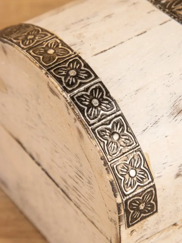 Сундучок "Солнце ацтеков" 19х12х11 см, манговое дерево, белый антик