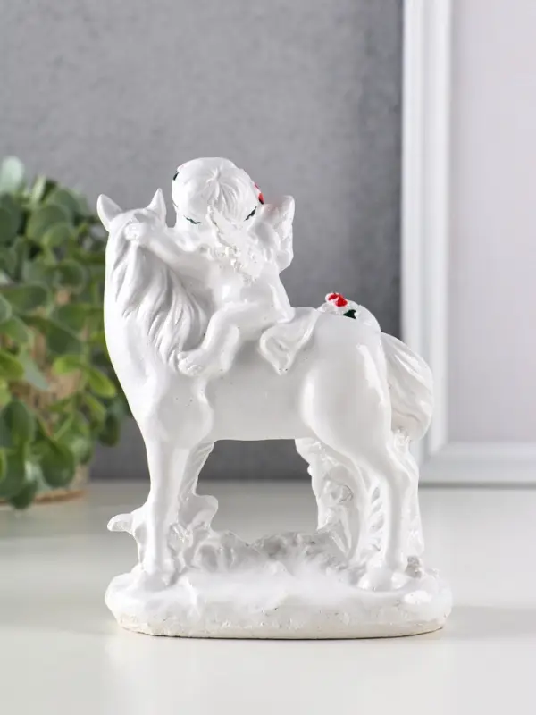 Фигура "Ангел на лошади" 13,5х10х6,5 см, цв. белый