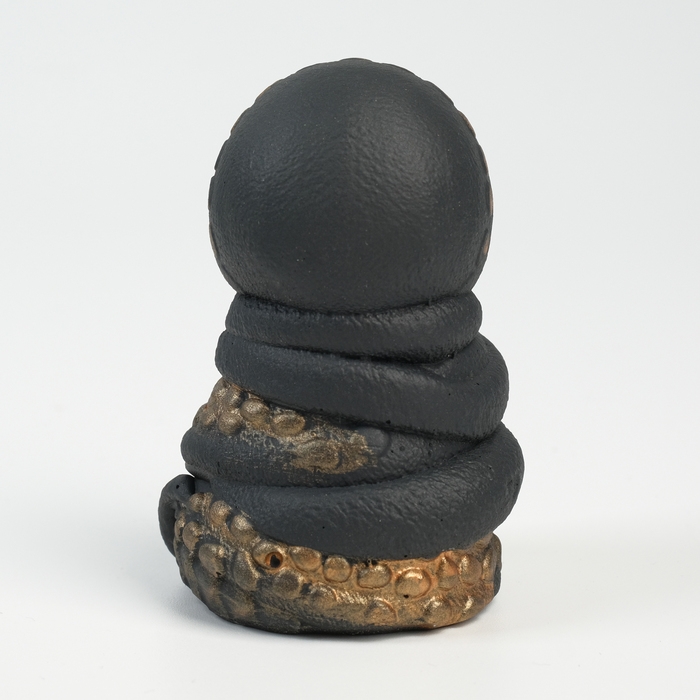 Новый год. Символ 2025. Фигура "Змея в костюме" черная, 8х6см