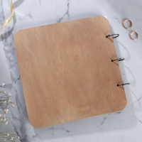 Книга пожеланий на свадьбу в деревянной обложке &laquo;Цветы&raquo;.