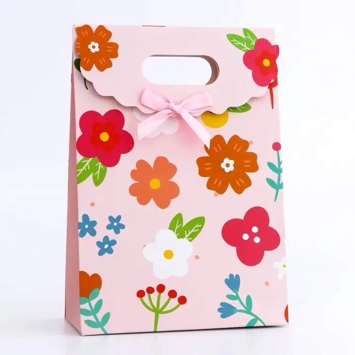 Подарочная коробка - пакет, упаковка с вырубной ручкой, &laquo;Летние цветы&raquo;, 14&times;6&times;21 см