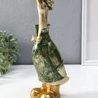 Сувенир полистоун "Гусь в шляпе и зелёном пальто" 9,5х13х30 см