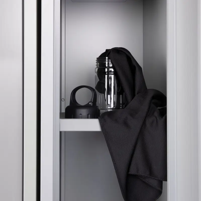 Охлаждающее полотенце Frio Mio в бутылке, черное