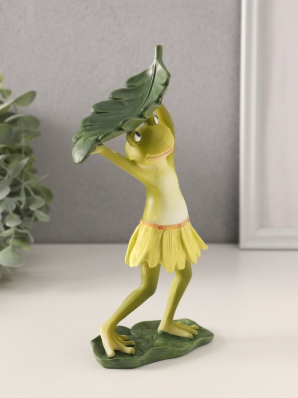 Сувенир полистоун "Лягушонок в набедренной повязке из листьев" 11х5х20 см