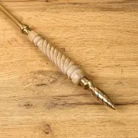 Ложка для обуви "Еловая шишка" латунь, манговое дерево 56 см