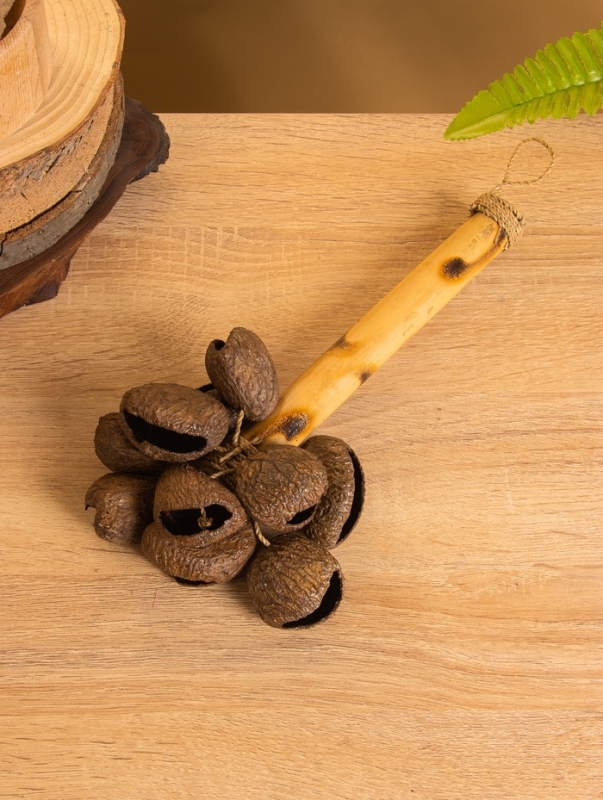 Сувенирный музыкальный инструмент &laquo;Маракас с орехами фруктового дерева&raquo;, 12&times;12&times;23 см