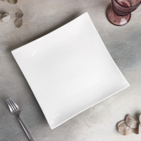 Блюдо фарфоровое для подачи Magistro &laquo;Квадрат Бланш&raquo;, d=26 см, цвет белый