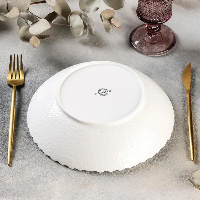 Салатник фарфоровый Magistro &laquo;Цветок Бланш&raquo;, d=23 см, цвет белый