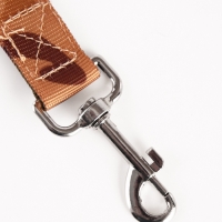 Ремень - поводок безопасности для собак амортизирующий, 50-70 х 2,5 см, коричневый камуфляж