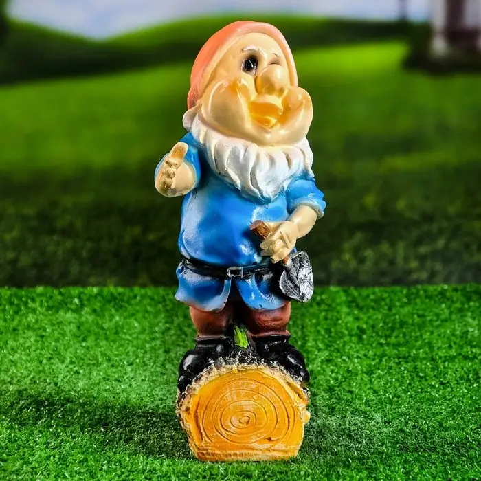 Садовая фигура из полистоуна &laquo;Гномик с лопатой&raquo;, 15&times;12&times;30 см