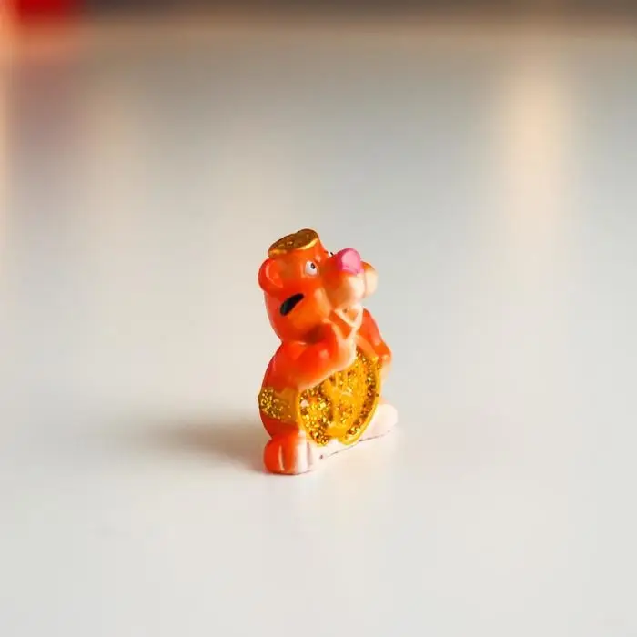 Фигурка полистоун &laquo;Тигр силач с золотой монетой&raquo;, 3&times;1.5&times;2.7 см, МИКС