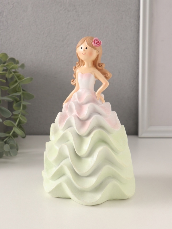 Сувенир полистоун "Девочка-зефирка" розово-зелёный 11,5х10,5х18,5 см