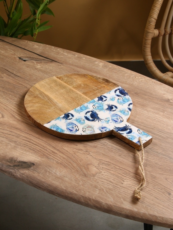 Доска разделочная круглая "Крабы" дерево манго 36х28 см