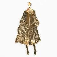 Брошь "Дама в пальто" с эмалью, цвет красный в золоте